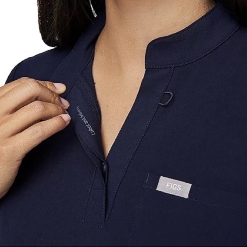 Figs Kitale Maternity 2.0 Scrubs Top Navy Blue Short Sleeve - Picture 2 of 9